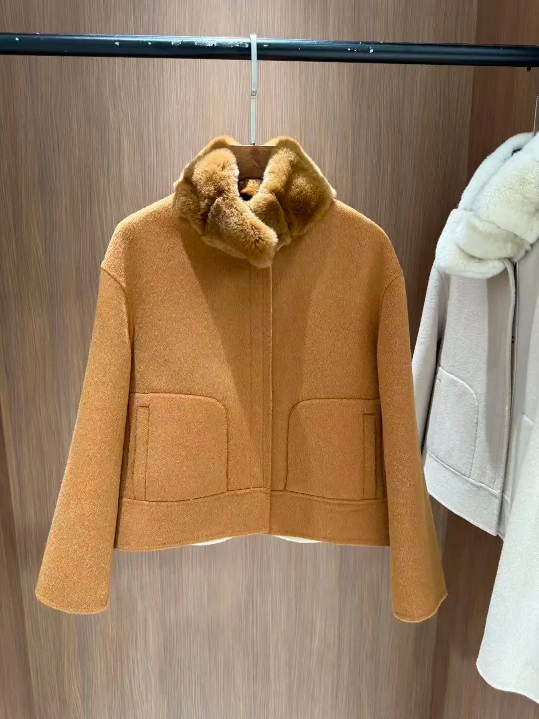 Veste courte femme à col effet fourrure – CLEVI Paris