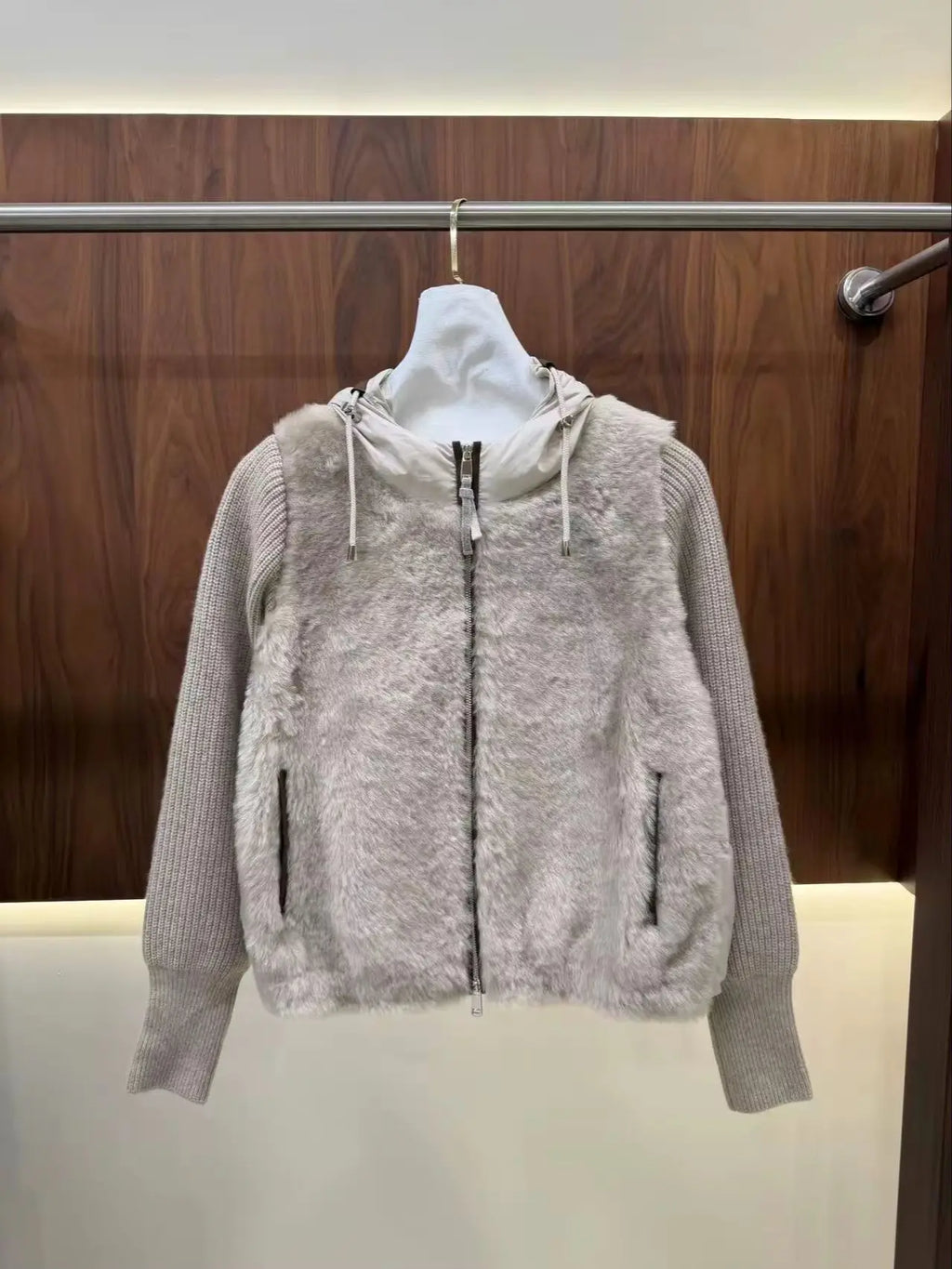 Veste femme à capuche et manches en maille – CLEVI Paris
