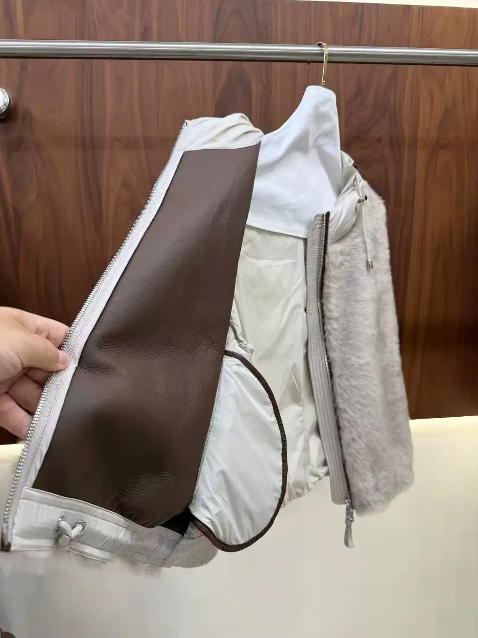Veste femme à capuche et manches en maille – CLEVI Paris