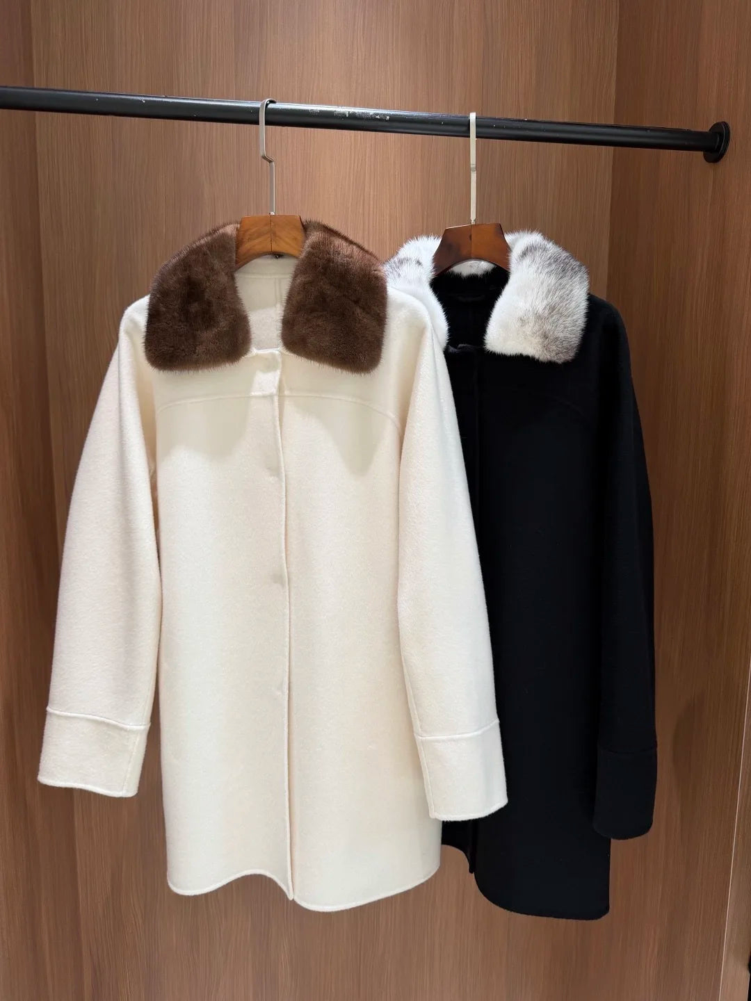 Manteau femme mi-long à col contrastant – CLEVI Paris