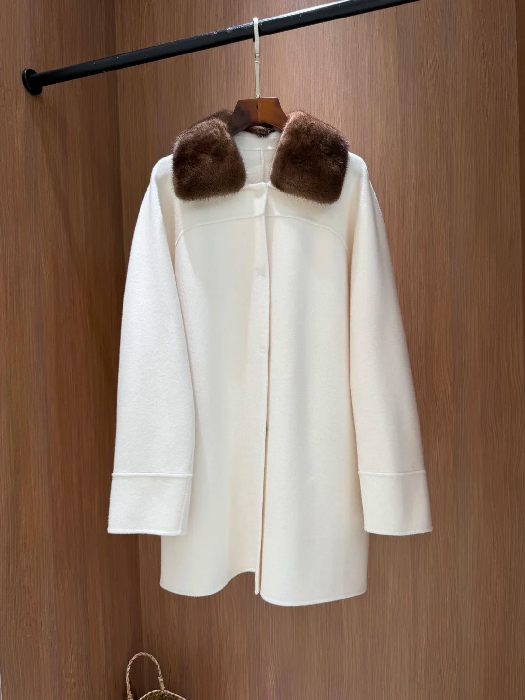 Manteau femme mi-long à col contrastant – CLEVI Paris