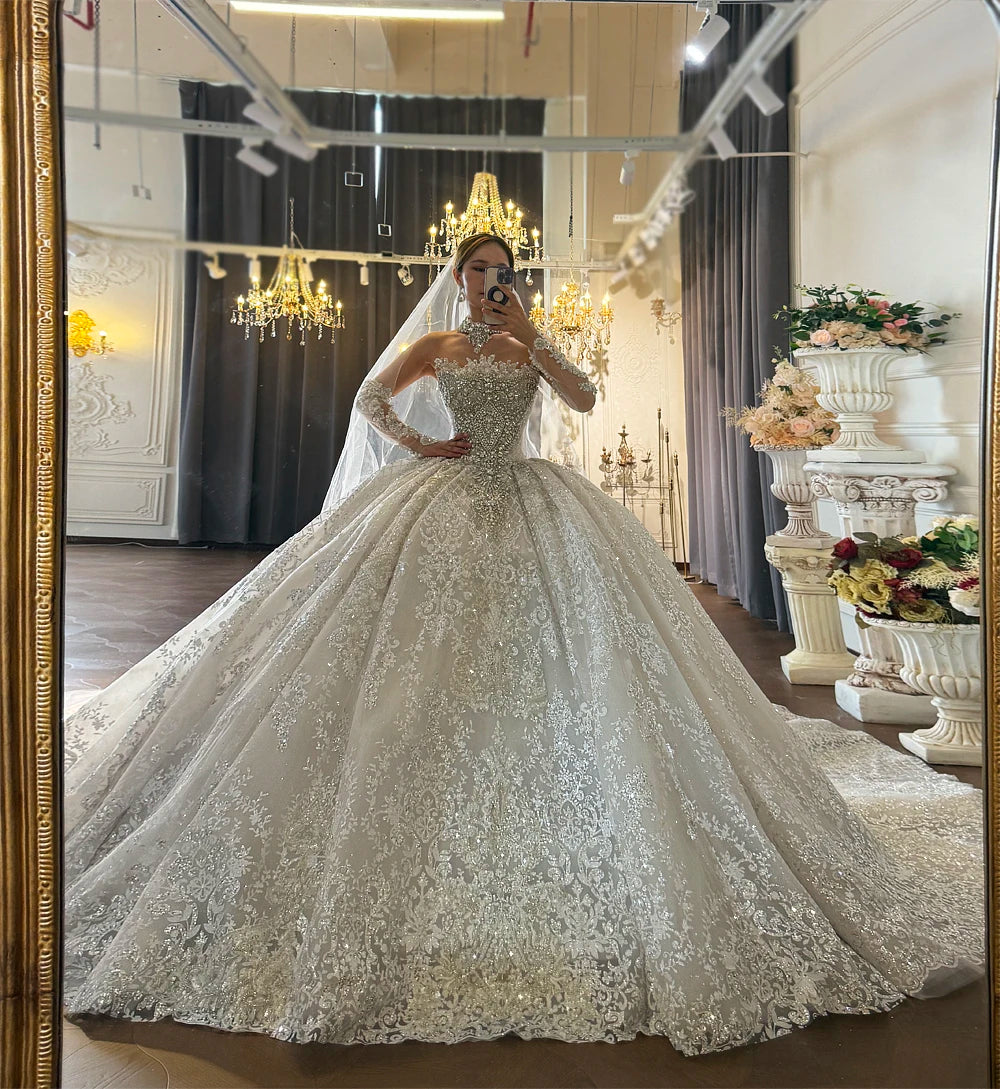 Robe de mariée fleurie épaules dénudées – CLEVI Paris