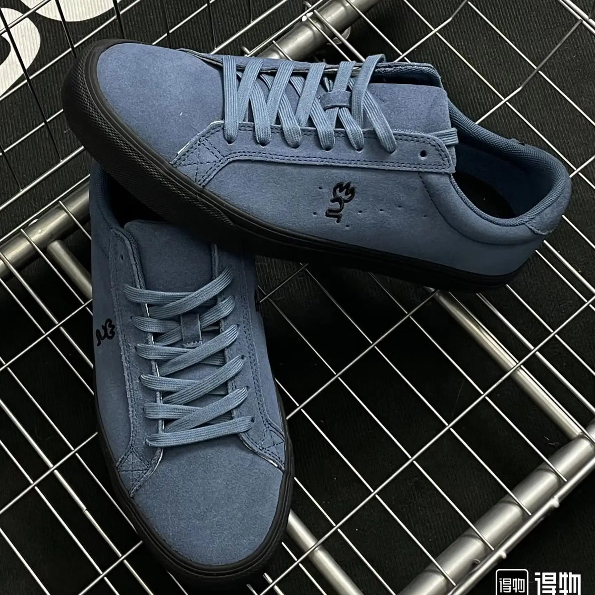 Sneakers de skate unisexes en daim – CLEVI Paris