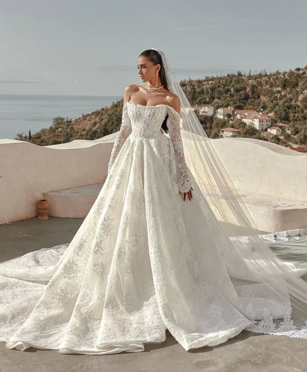 Robe de mariée princesse en dentelle et tulle – CLEVI Paris