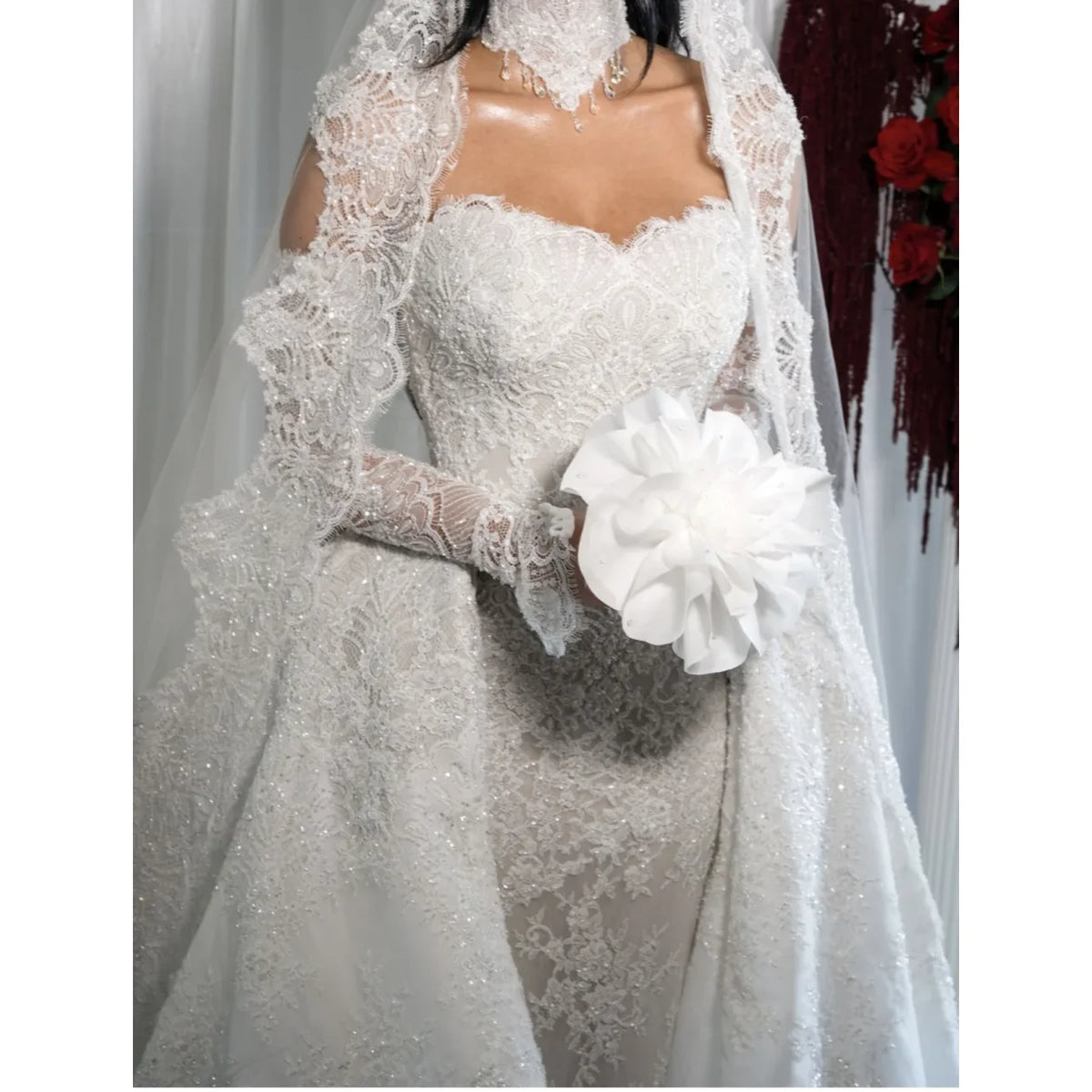 Robe de mariée sirène en dentelle à paillettes – CLEVI Paris
