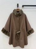 Manteau cape femme ceinturé à col fourrure – CLEVI Paris