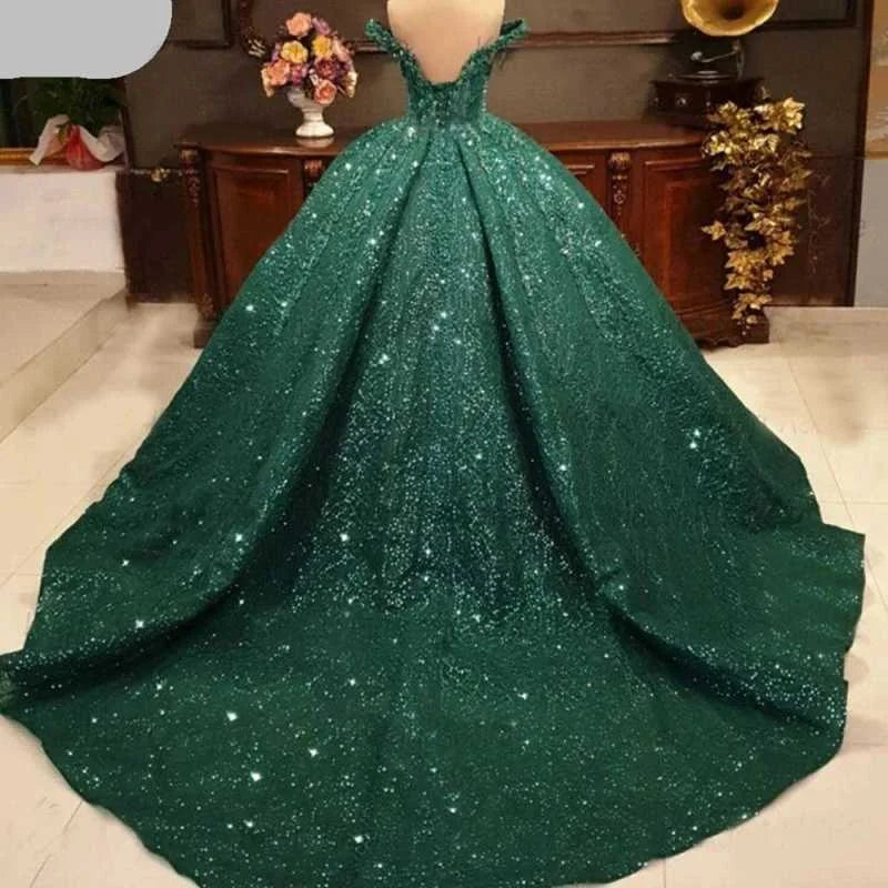 Robe de bal perlée en organza col cœur – CLEVI Paris