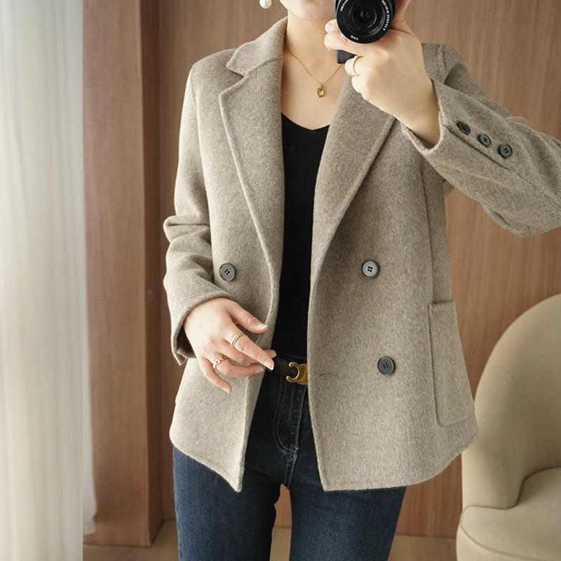 Manteau court femme en laine à double boutonnage – CLEVI Paris