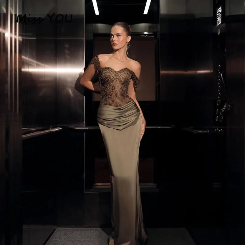 Robe de soirée en dentelle épaules dénudées – CLEVI Paris