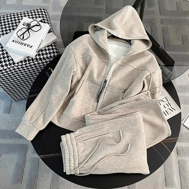 Ensemble Sport Femme 2 Pièces Sweat Capuche Zippé + Jogging Fleece Winkeep – Rose, Beige, Gris – CLEVI Paris