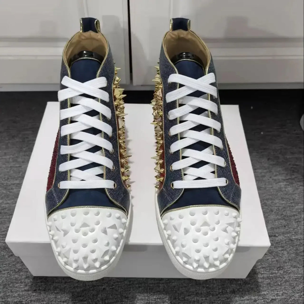 Sneakers Montantes Cuir Rivets Dorés & Strass Rouge Homme – CLEVI Paris