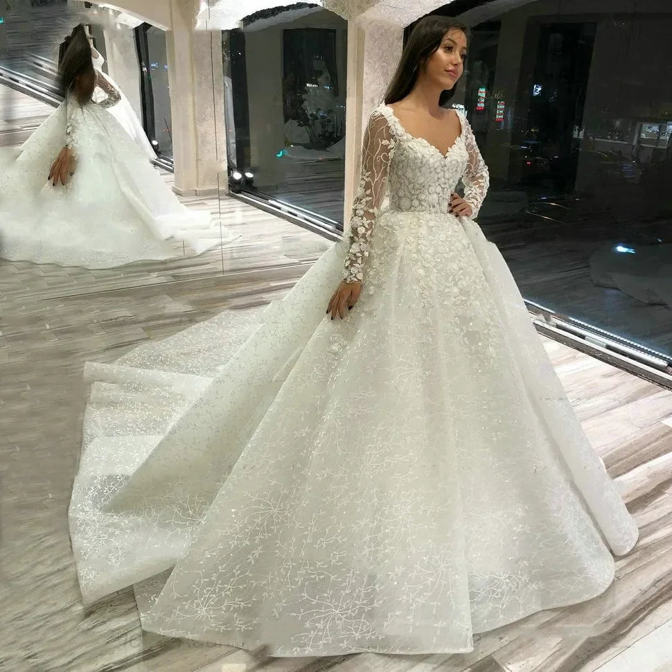 Robe de mariée perlée à dos ouvert – CLEVI Paris