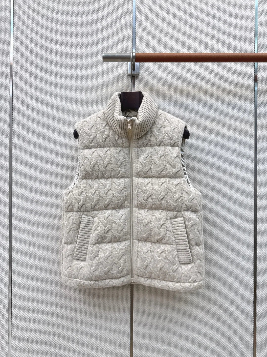 Gilet matelassé femme à maille torsadée – CLEVI Paris