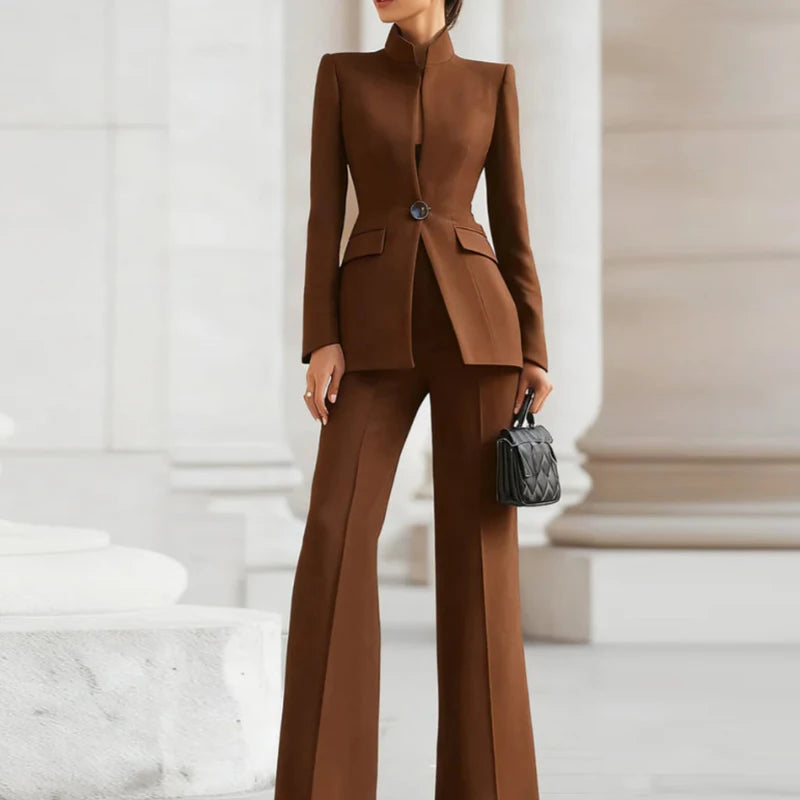 Tailleur femme col V et pantalon large – CLEVI Paris