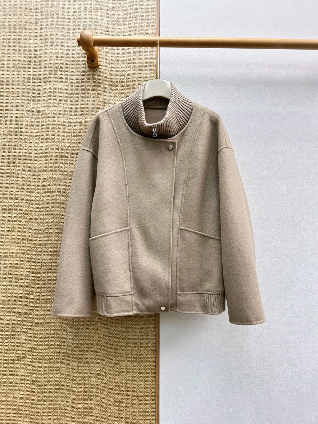 Veste femme en laine à col montant côtelé – CLEVI Paris