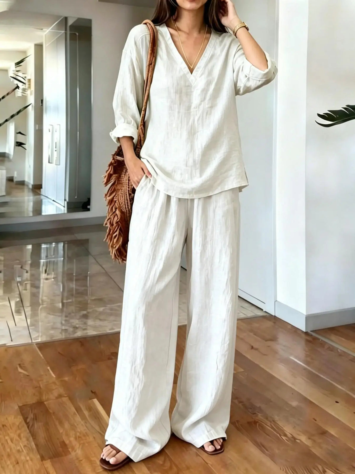 Ensemble femme col V et pantalon large uni – CLEVI Paris