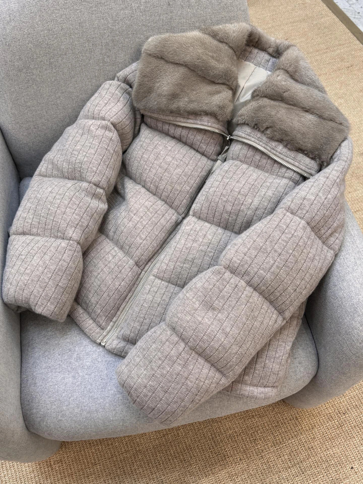 Doudoune femme courte à grand col texturé – CLEVI Paris