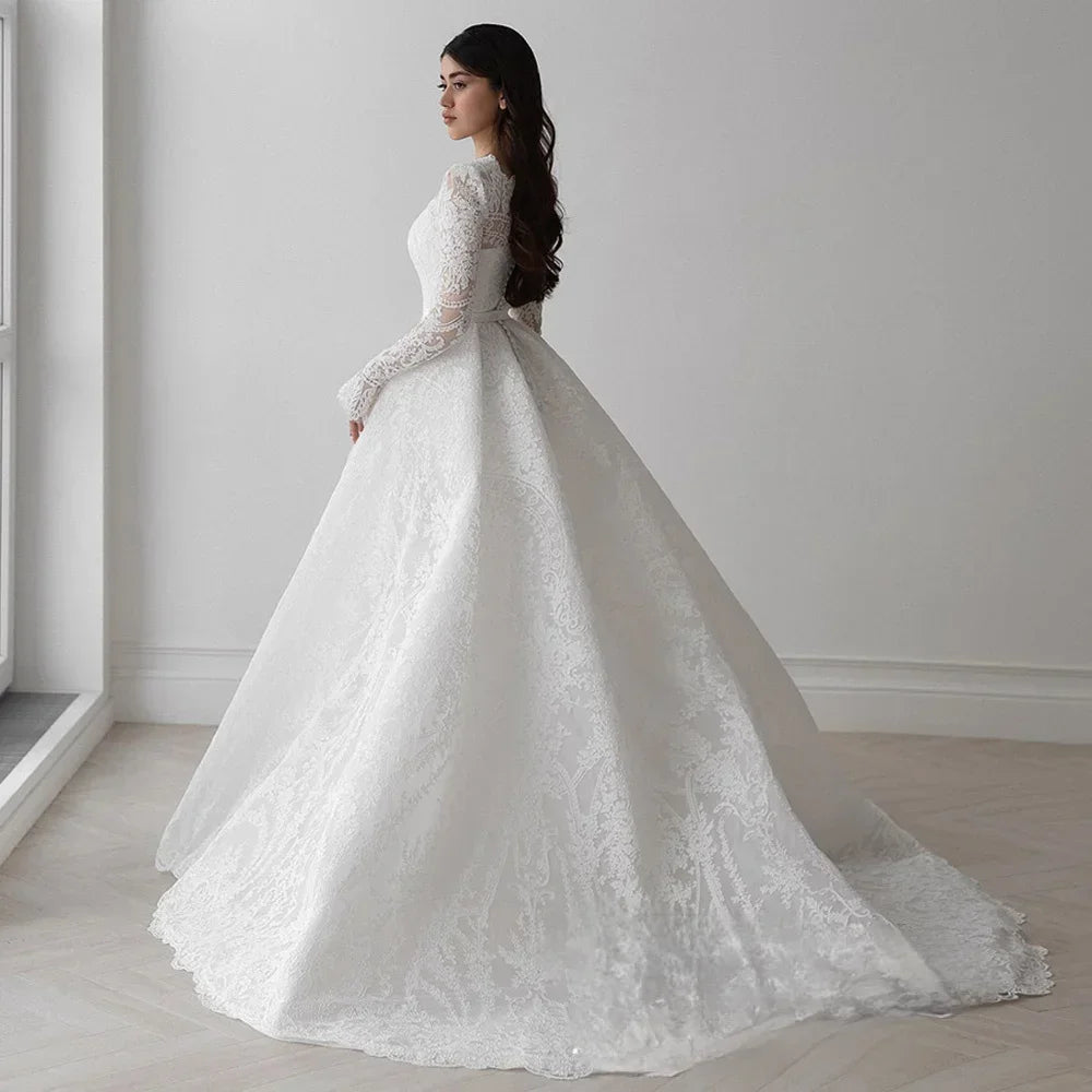 Robe de mariée satin et dentelle – CLEVI Paris