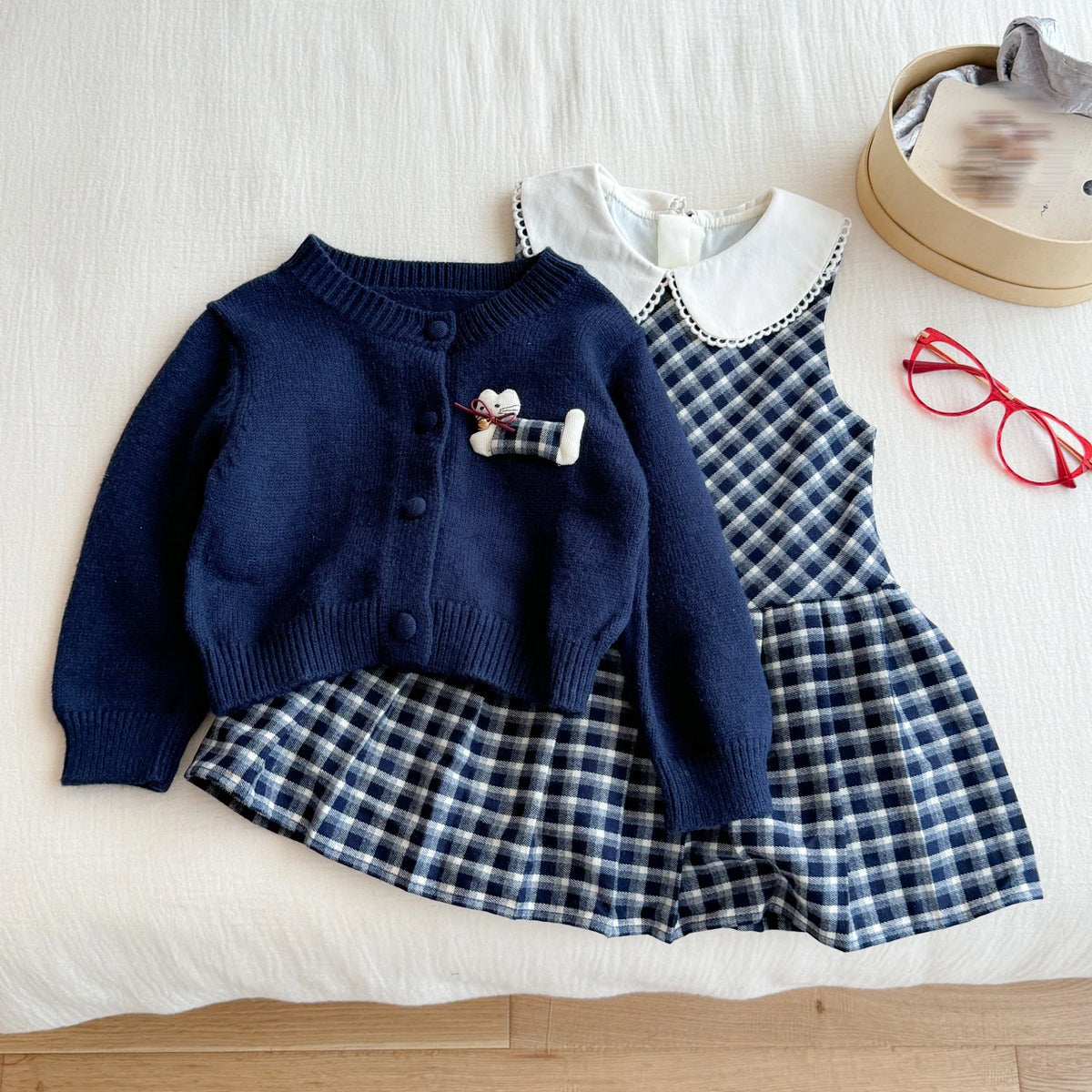 Ensemble fille bleu pull et robe à carreaux – CLEVI Paris