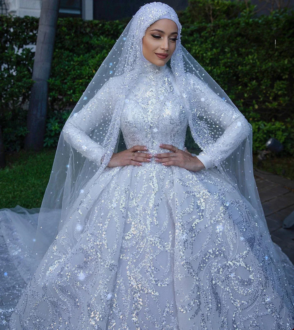 Robe de mariée musulmane en satin à col montant – CLEVI Paris