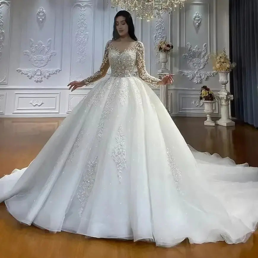 Robe de mariée perlée à manches longues – CLEVI Paris