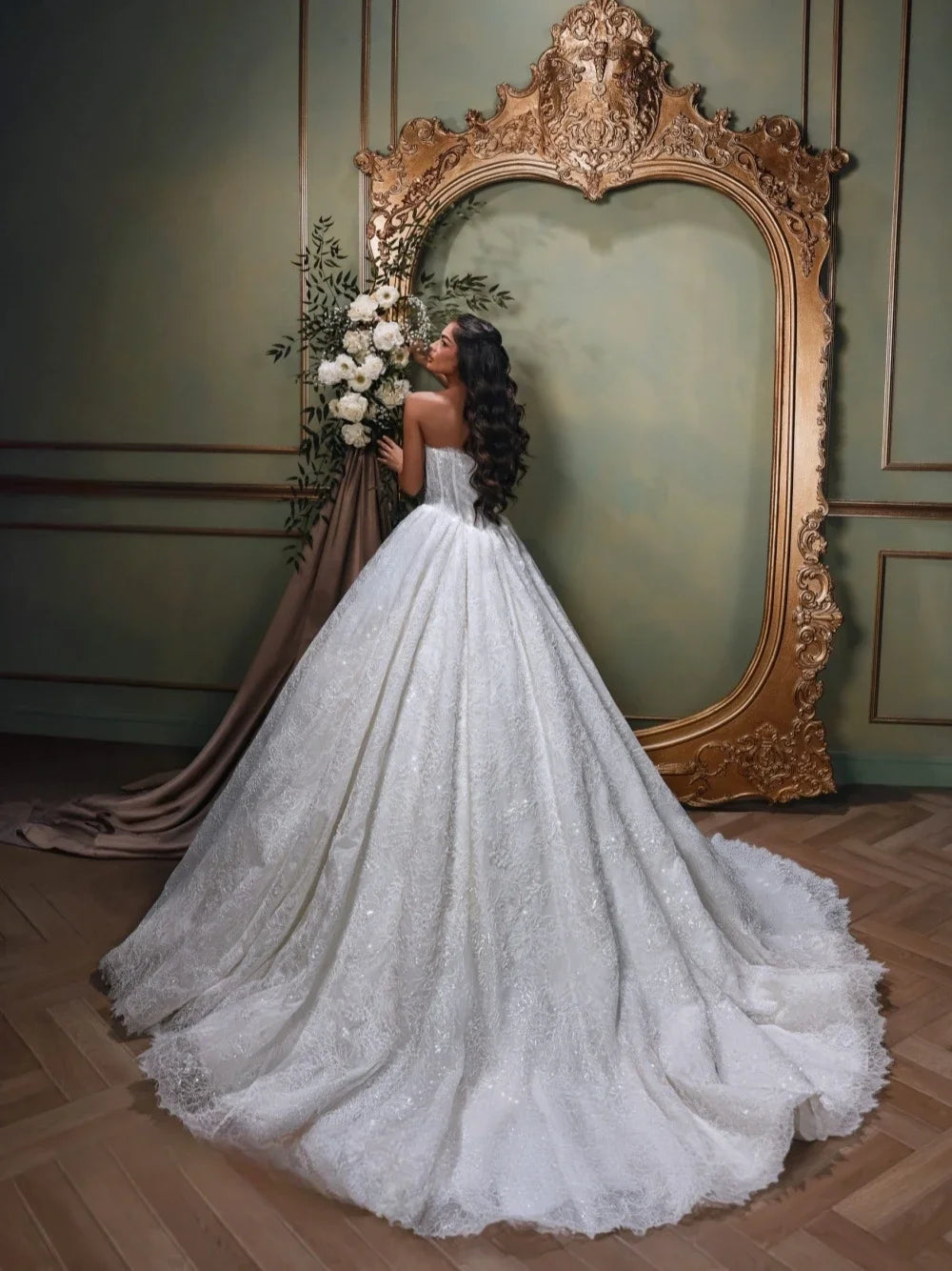 Robe de mariée en dentelle avec veste – CLEVI Paris