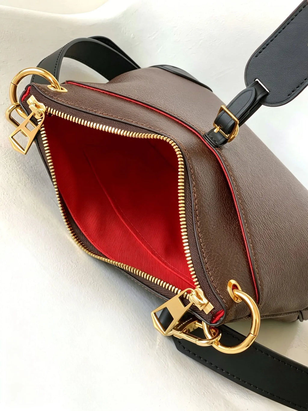 Sac à main en cuir véritable à bandoulière – CLEVI Paris