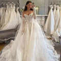 Robe de mariée ligne A en dentelle et perles - CLEVI Paris