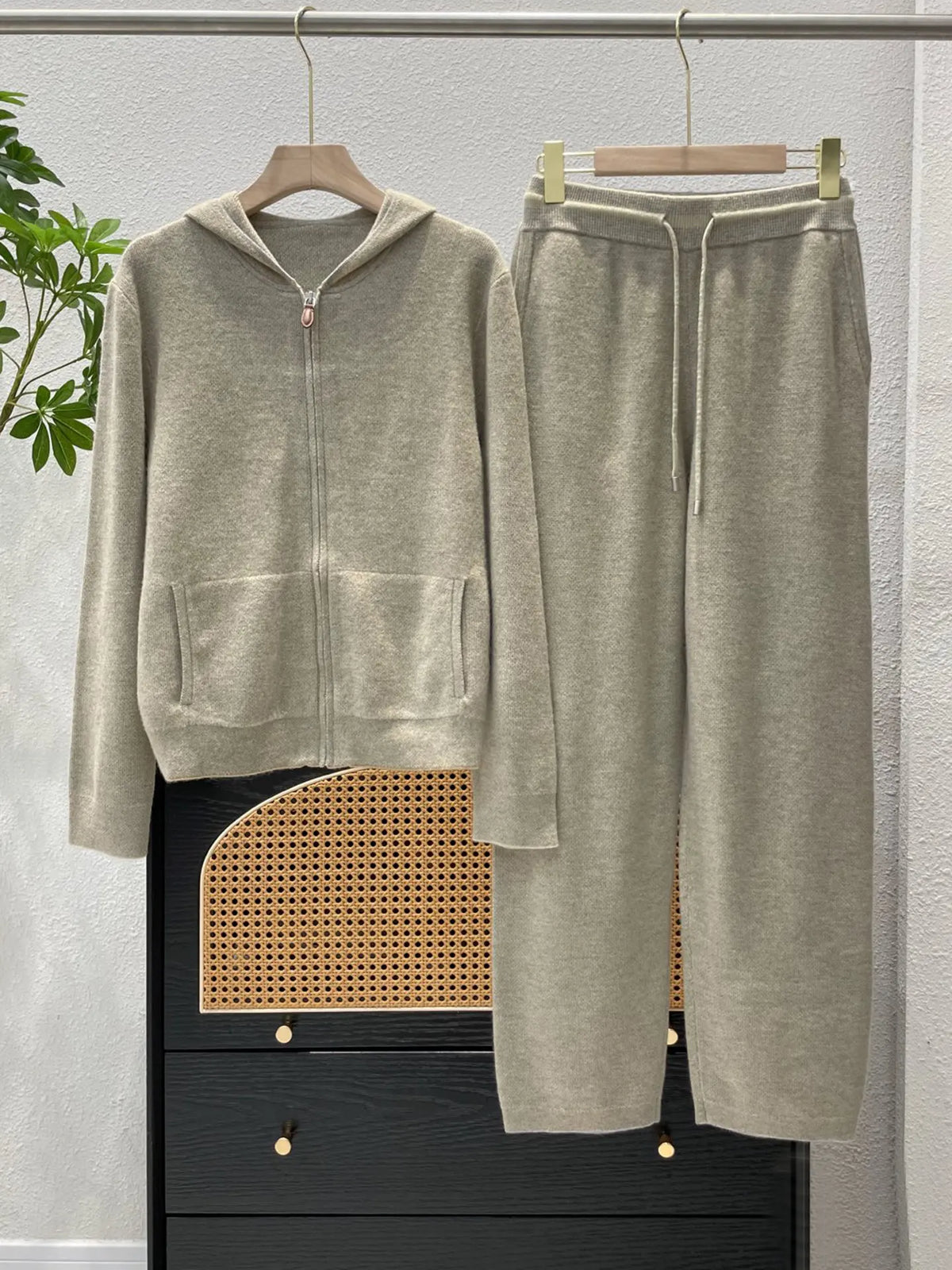 Ensemble femme, cardigan à capuche et pantalon – CLEVI Paris