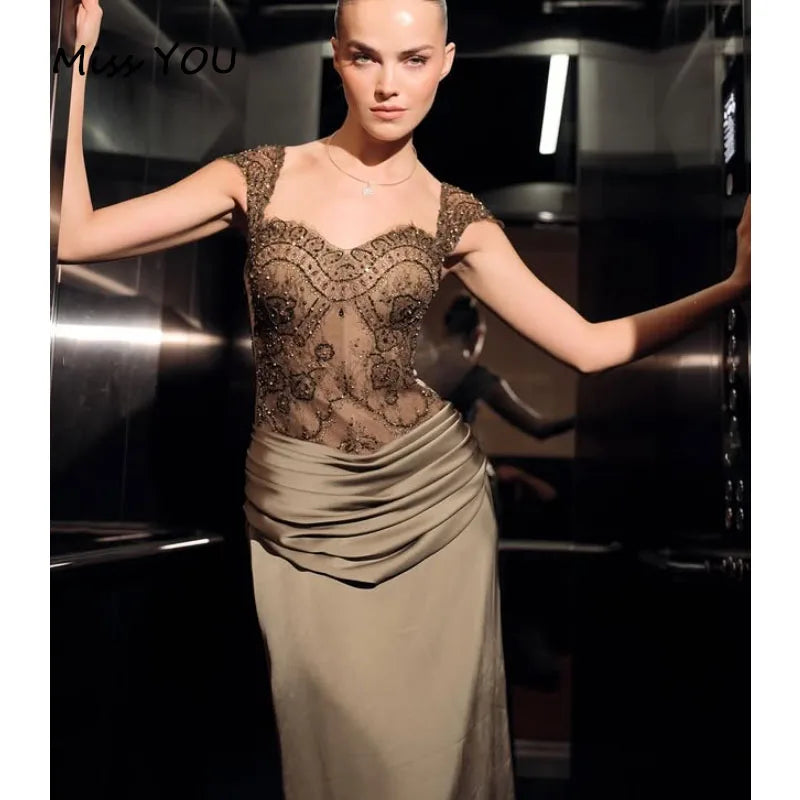 Robe de soirée en dentelle épaules dénudées – CLEVI Paris