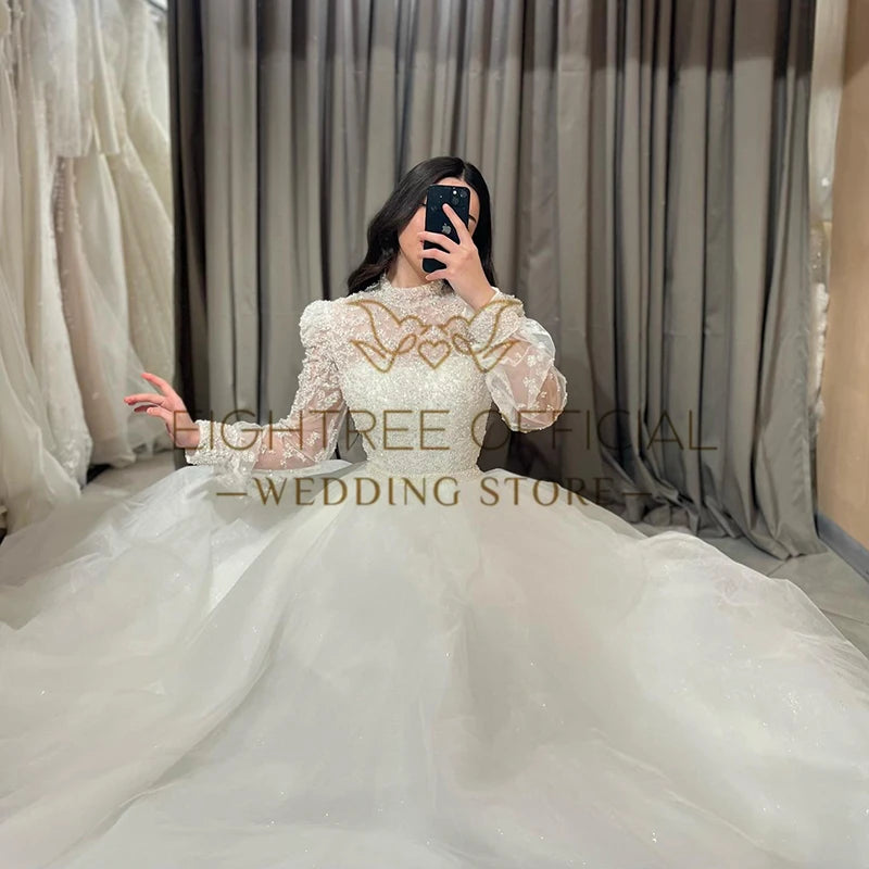 Robe de mariée bohème plissée à col haut – CLEVI Paris