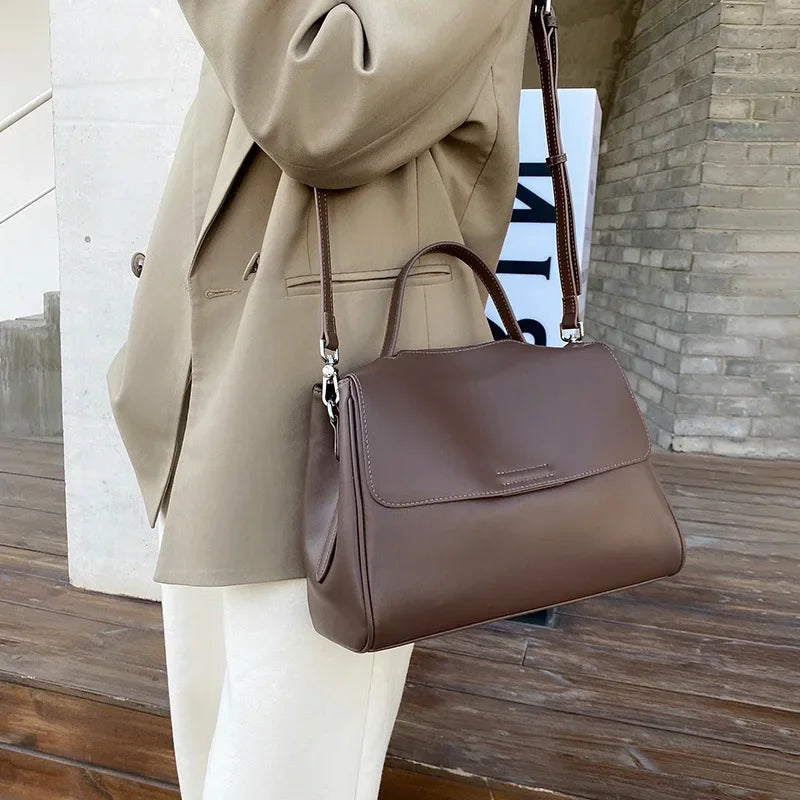 Sac à bandoulière femme souple en cuir – CLEVI Paris