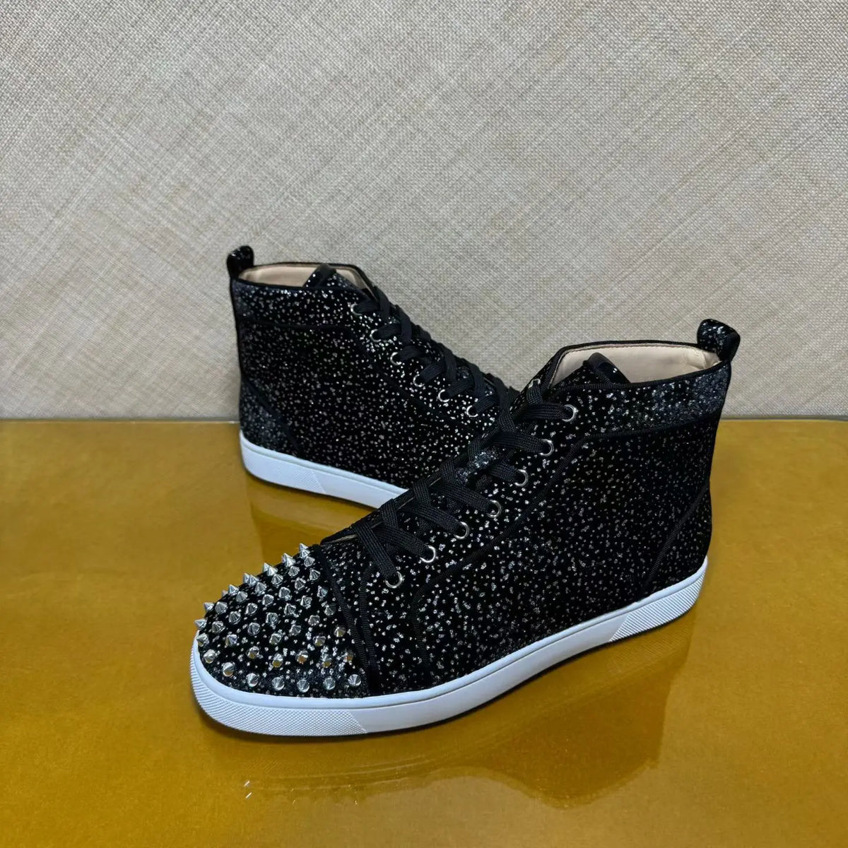 Sneakers Montantes Luxe Cuir Véritable Semelle Rouge – CLEVI Paris