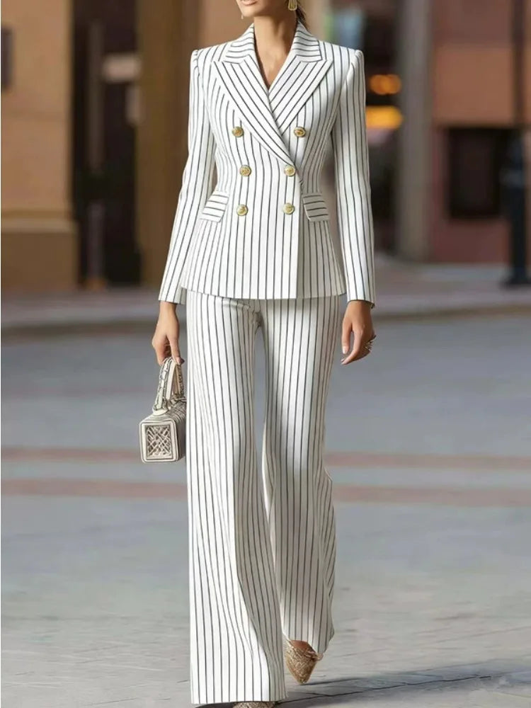 Tailleur femme rayé blazer et pantalon – CLEVI Paris