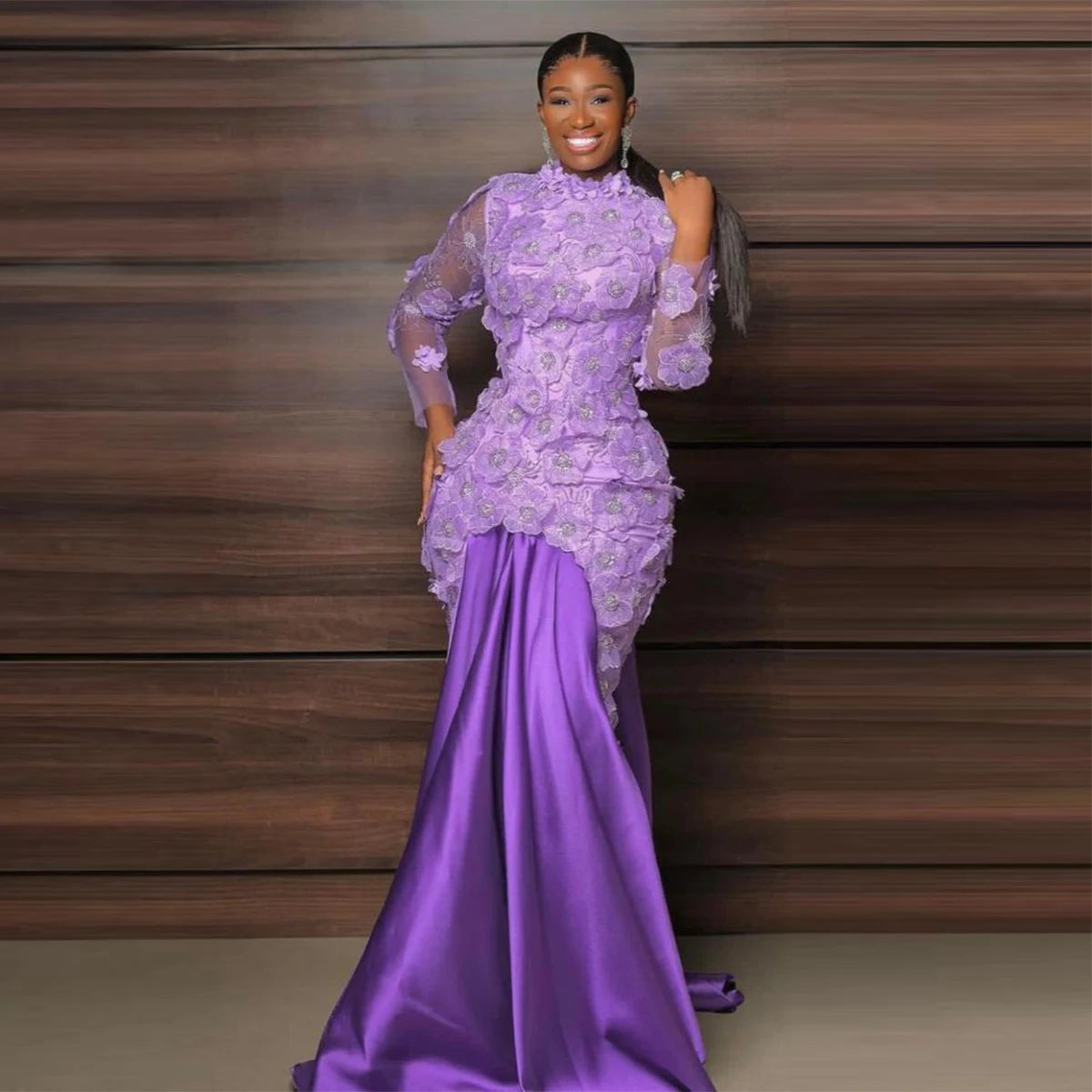 Robe de bal dentelle à appliques col haut – CLEVI Paris