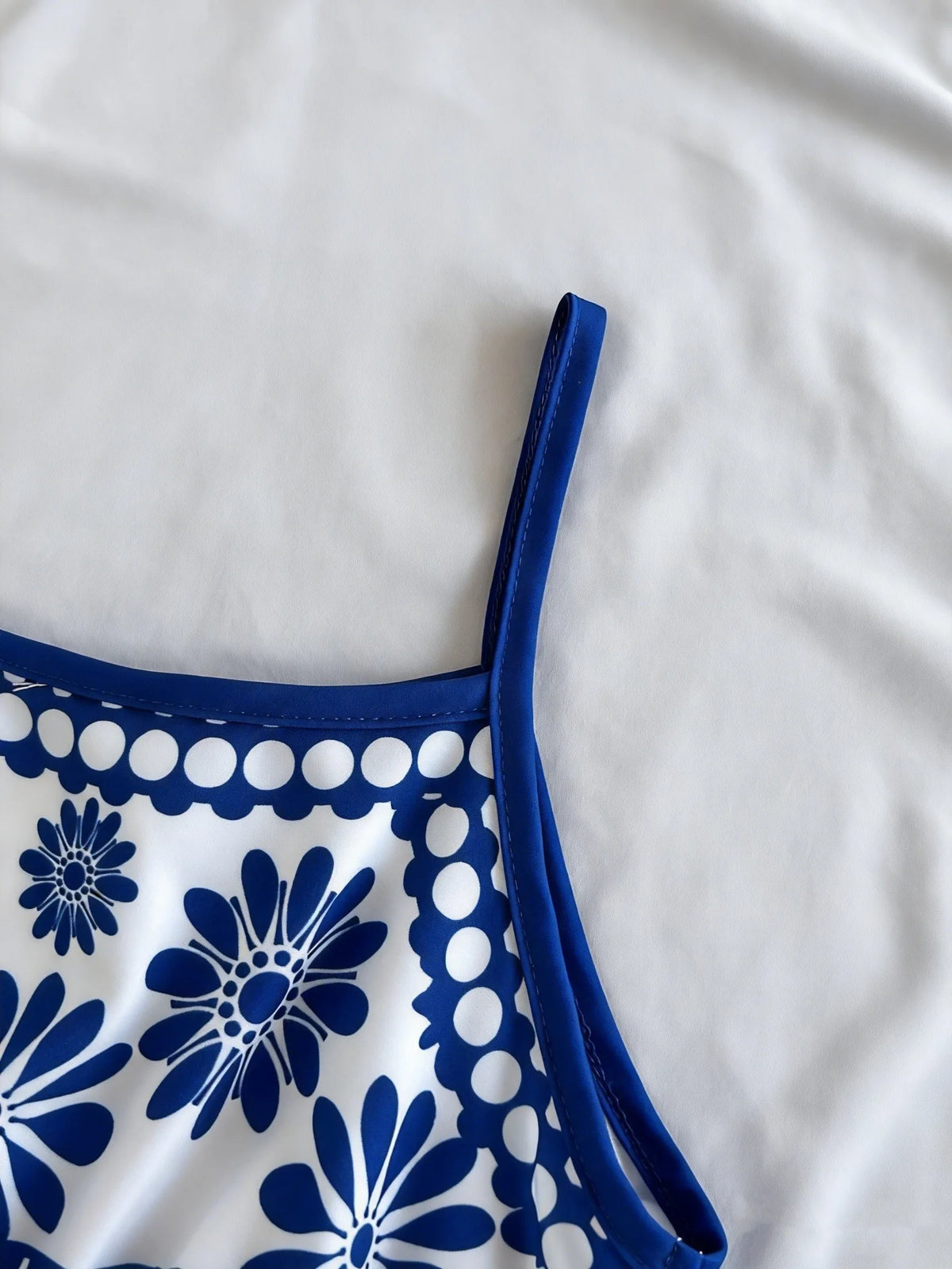 Robe fille à fleurs bleues et fines bretelles – CLEVI Paris