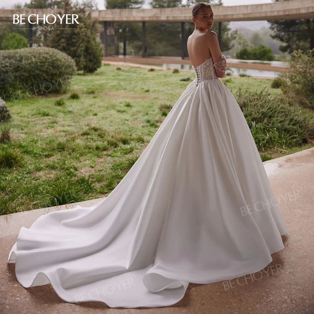 Robe de mariée satinée ligne A bustier – CLEVI Paris
