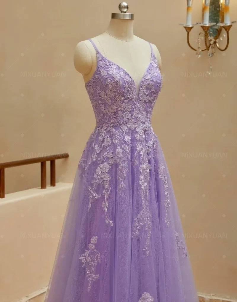 Robe de mariée en tulle ligne A col V – CLEVI Paris
