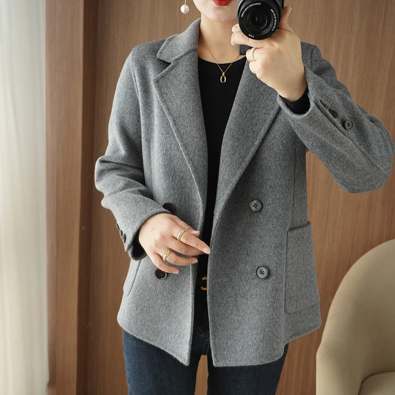Manteau court femme en laine à double boutonnage – CLEVI Paris