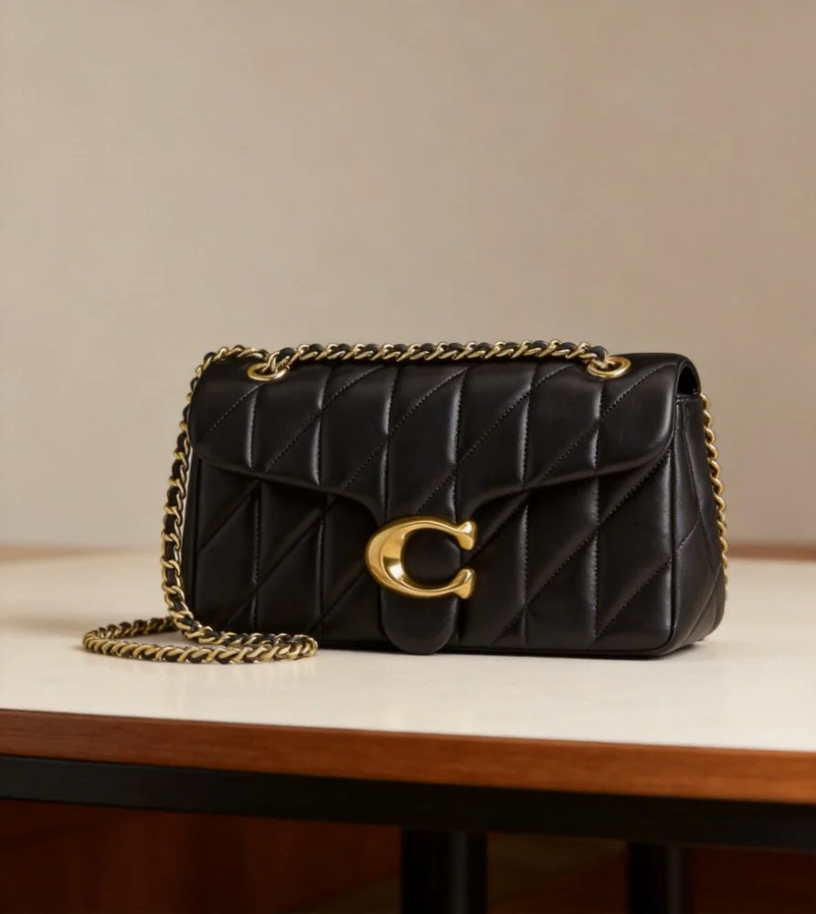 Sac femme matelassé à rabat et chaîne – CLEVI Paris