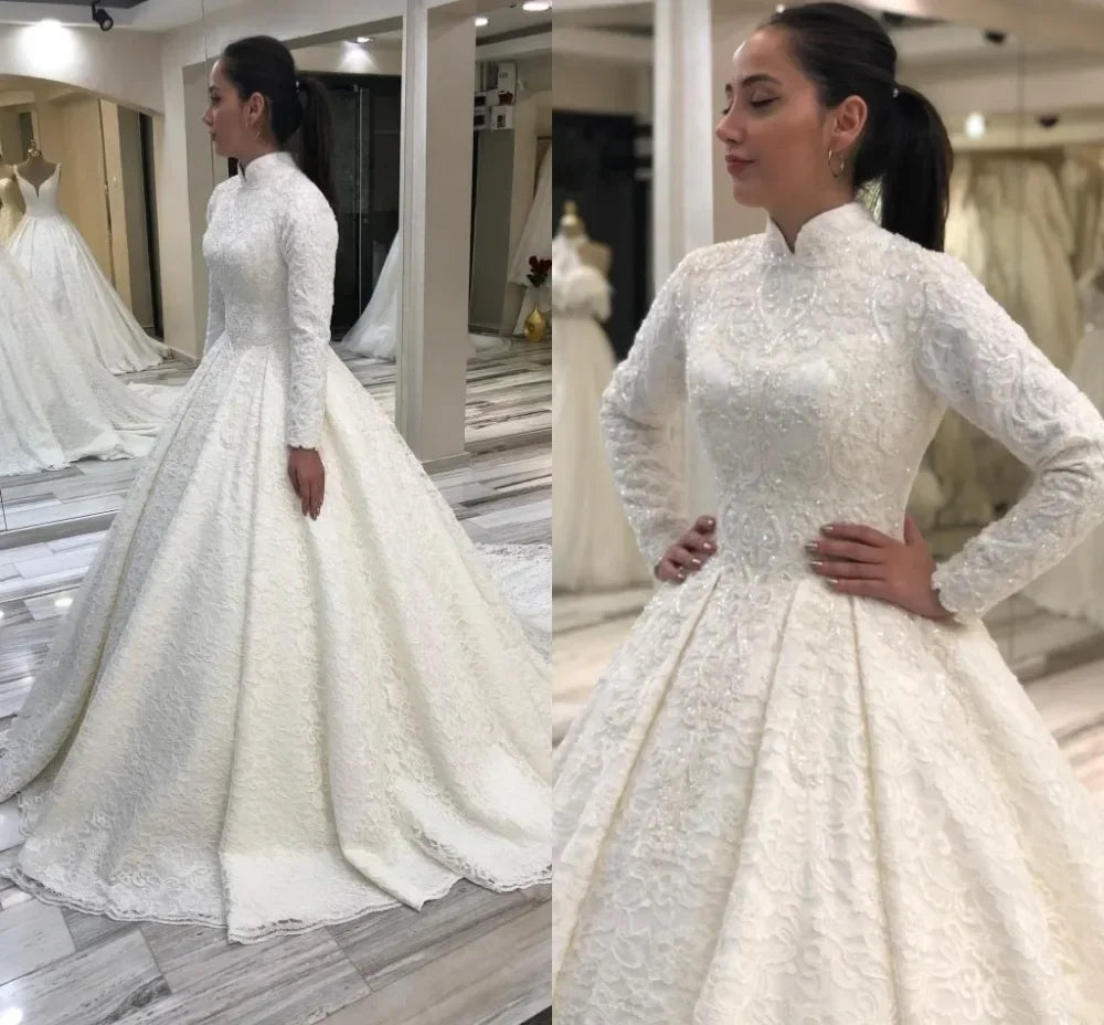 Robe de mariée en dentelle robe de bal à col rond – CLEVI Paris