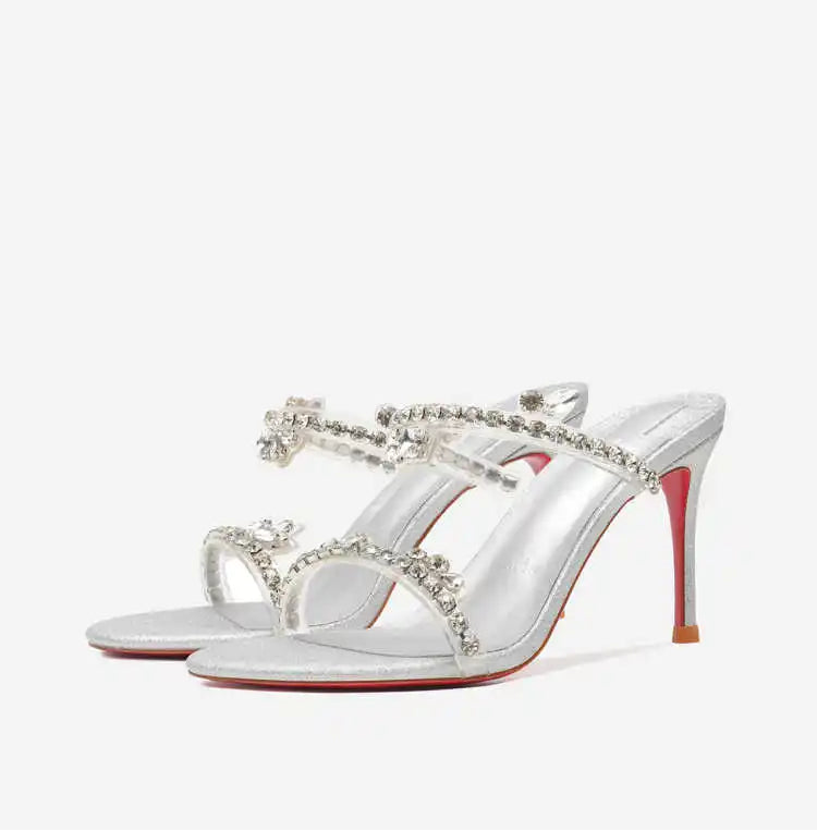 Escarpins argentés à talons fins – CLEVI Paris