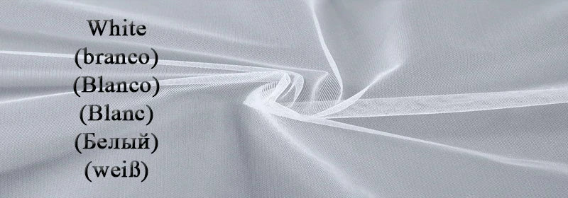 Robe de mariée en tulle, dentelle et col V - CLEVI Paris