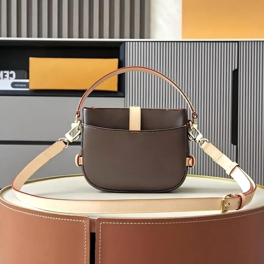Sac Épaule Femme Cuir Véritable Vache Format Carré Texture Luxe Port Main & Épaule – CLEVI Paris