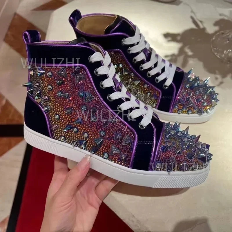 Sneakers Rivets Cristal Suède Semelle Rouge Unisexe – CLEVI Paris
