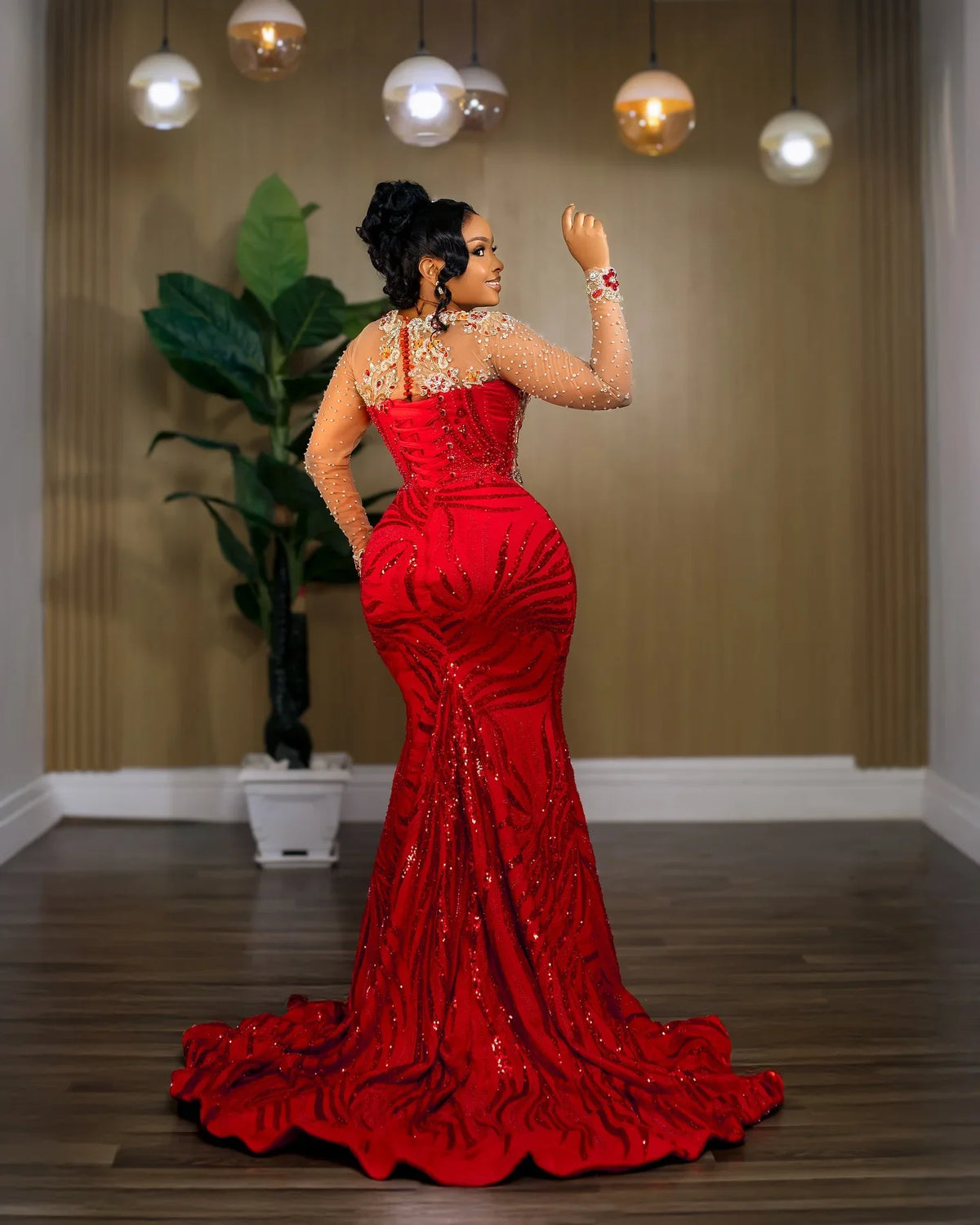 Robe de soirée sirène en dentelle et perles – CLEVI Paris