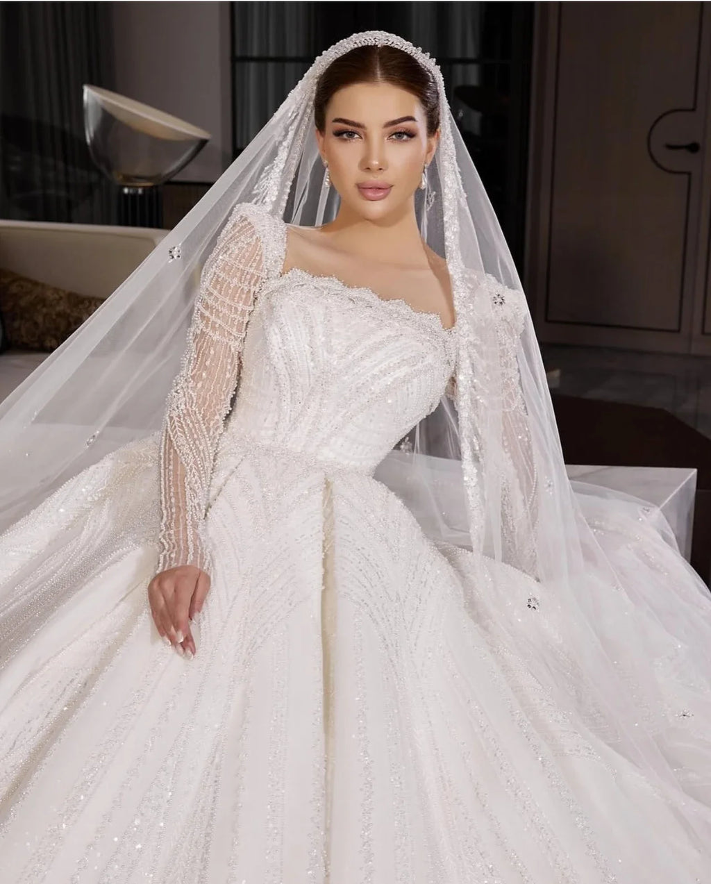 Robe de mariée princesse en tulle, perles et sequins – CLEVI Paris