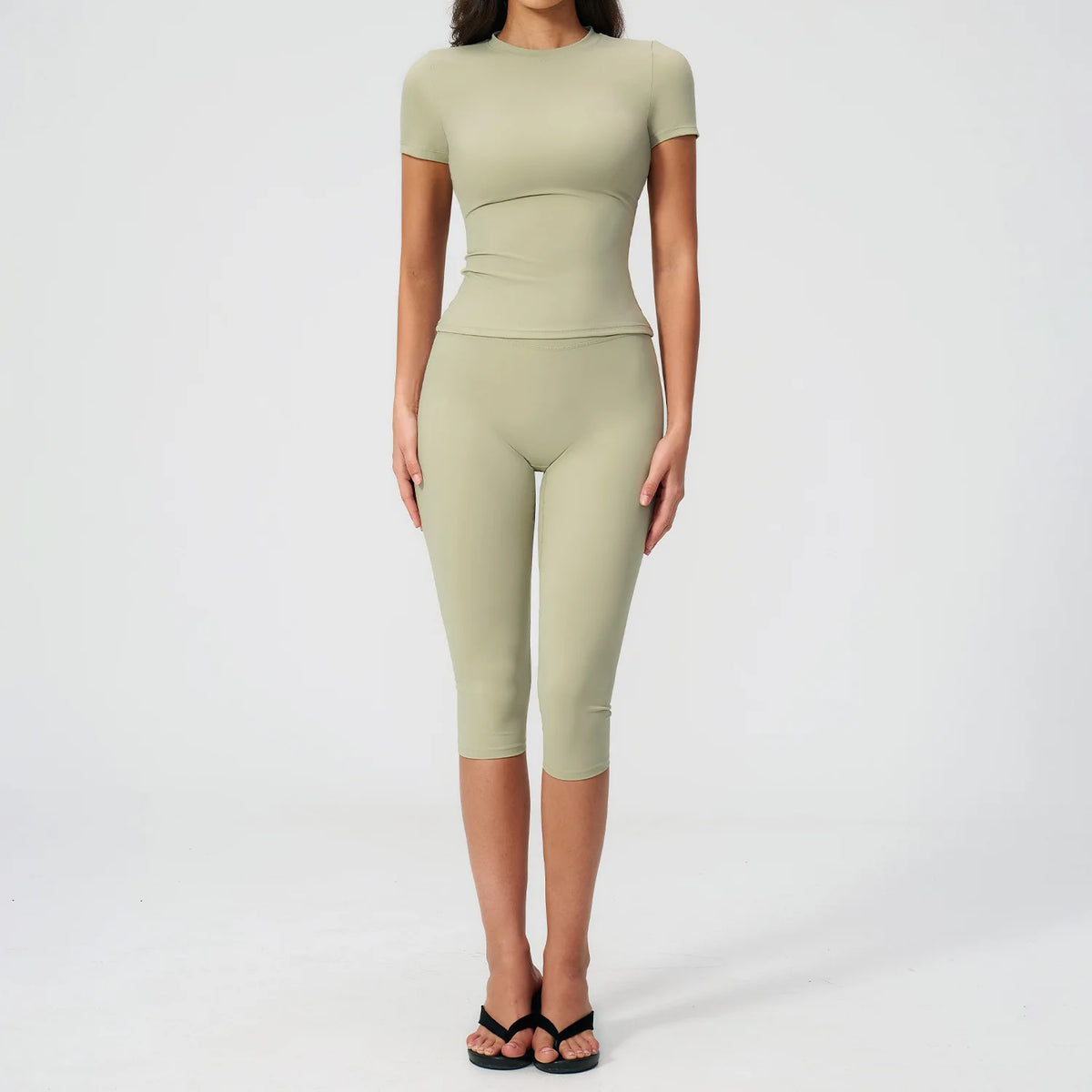 Ensemble yoga femme brassière et legging capri – CLEVI Paris