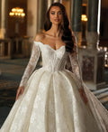 Robe de mariée en dentelle à manches longues – CLEVI Paris
