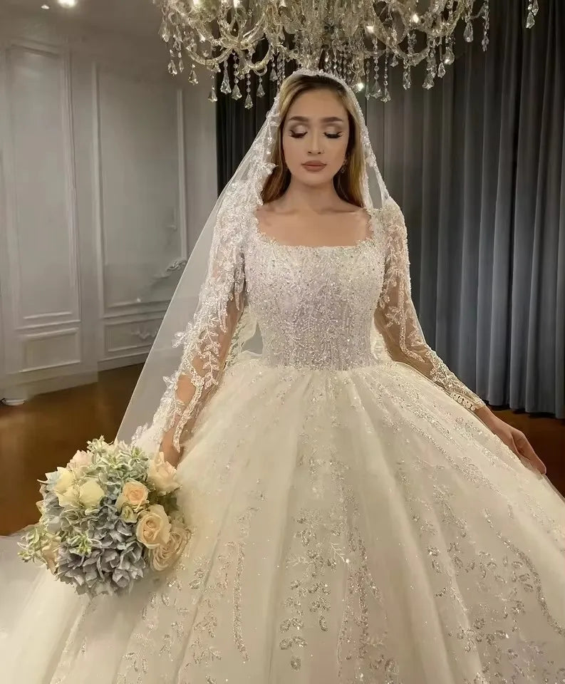 Robe de mariée perlée à manches longues – CLEVI Paris